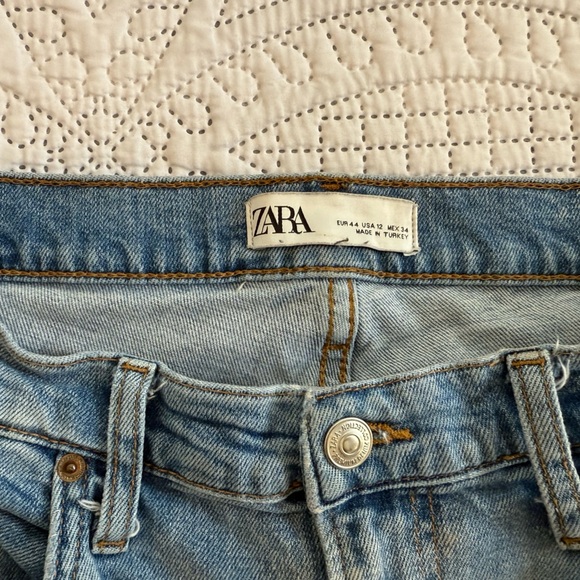 Zara Blue Relaxed Jeans with Natural Fading - Picture 6 of 9
